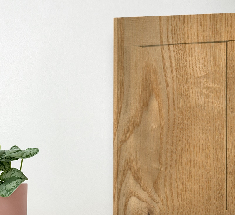 Porte en bois idéale pour le relooking en contreplaqué avec finition naturelle en frêne.